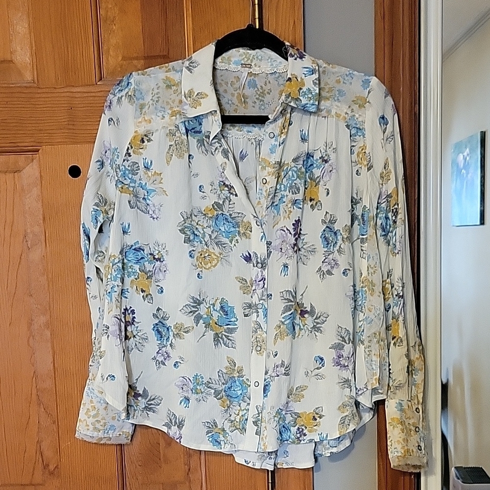 Blue and Yellow Floral Button-Up Shirt with Long Sleeves
